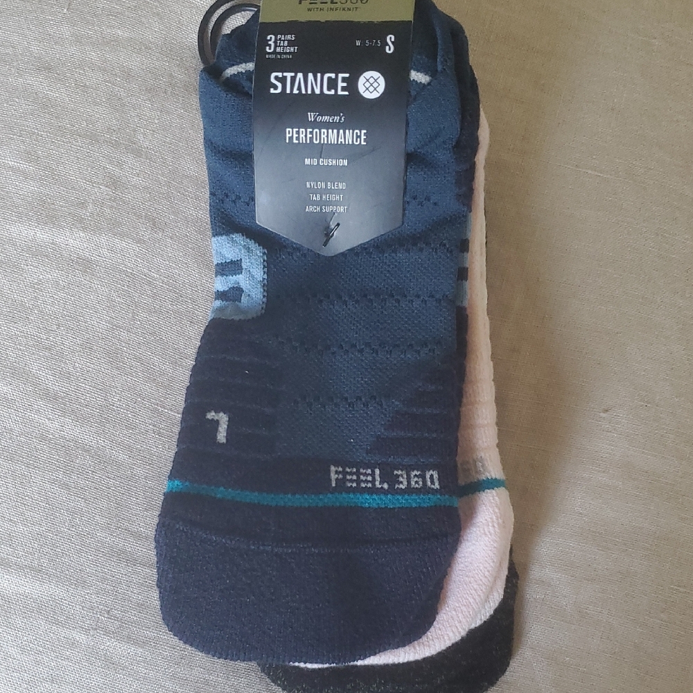 STANCE WOMEN'S PERFORMANCE MID CUSHION FEEL 360 SOCKS;SIZE:SMALL;3 PAIRS